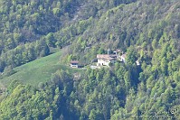 24 Zambla alta - Cima Grem - Zoom sul Santuario del Frassino